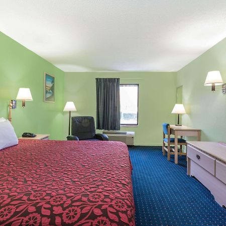 Days Inn By Wyndham Panama City/Callaway Exterior foto